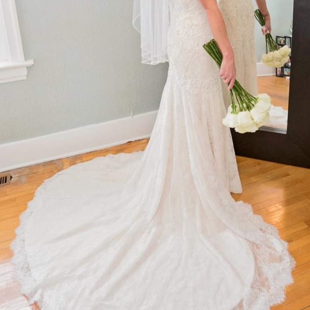 Wedding dress - Picture 2 of 11